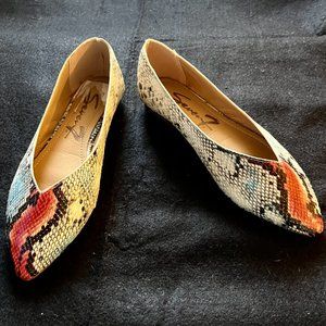🎉🎉Last Chance🎉🎉Seven7 Vegan B/ack/White/Multicolor 'Snakeskin' Flats Size 6